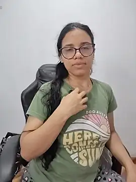 Snapshot of alanahot94 chatting on May 31, 2026, 1:44 am alanahot94 online show from May 31, 2026, 1:44 am