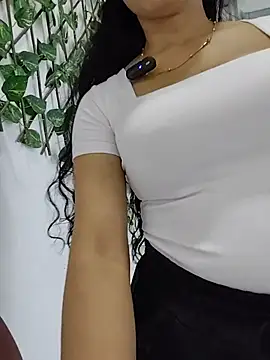 alanahot94 online show from July 21, 2026, 4:30 pm
