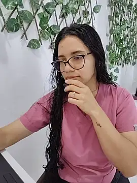 alanahot94 online show from June 30, 2026, 4:29 pm
