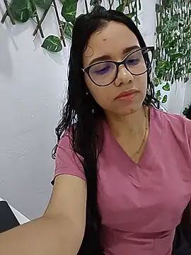 alanahot94 online show from June 24, 2026, 3:54 pm