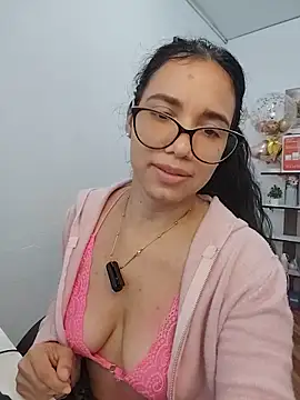 Snapshot of alanahot94 chatting on June 7, 2026, 2:00 pm alanahot94 online show from June 7, 2026, 2:00 pm