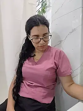 alanahot94 online show from August 6, 2026, 9:32 pm