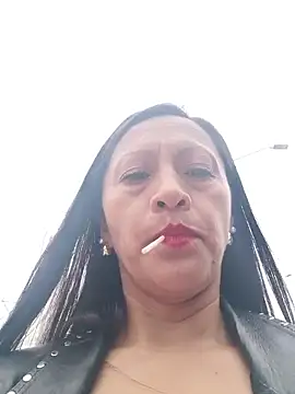 Snapshot of Vely_ chatting on June 5, 2026, 5:40 pm Vely online show from June 5, 2026, 5:40 pm