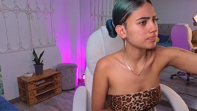 Snapshot of baby_julieta00 chatting on May 22, 2026, 12:03 pm baby julieta00 online show from May 22, 2026, 12:03 pm