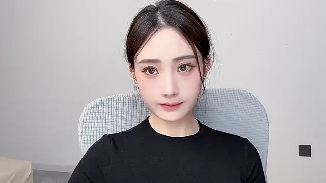  222Mia online show from June 11, 2026, 5:04 am