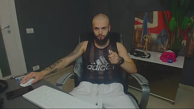 OscarWillss online show from June 4, 2026, 4:17 am