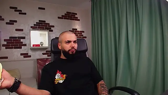OscarWillss online show from May 19, 2026, 4:08 am