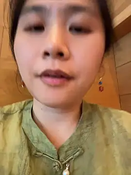 Snapshot of Iridessa- chatting on July 9, 2026, 11:42 am Iridessa- online show from July 9, 2026, 11:42 am