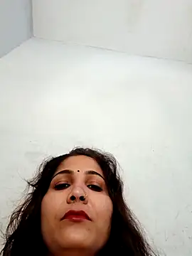 Snapshot of Reena2222 chatting on May 11, 2026, 4:36 am Reena2222 online show from May 11, 2026, 4:36 am