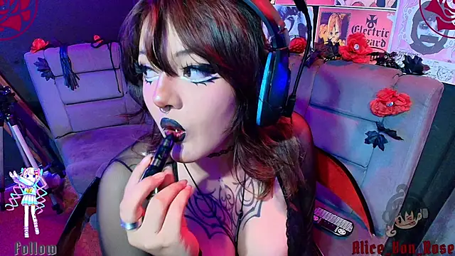 Snapshot of Alice_von_rose chatting on June 27, 2026, 5:24 am Alice von rose online show from June 27, 2026, 5:24 am