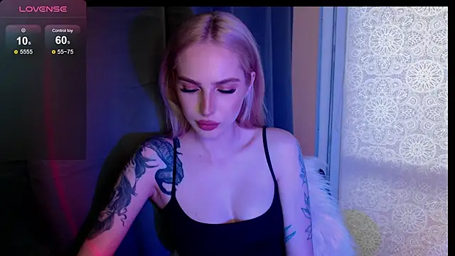 Snapshot of MichelleVelour chatting on June 7, 2026, 4:12 pm MichelleVelour online show from June 7, 2026, 4:12 pm
