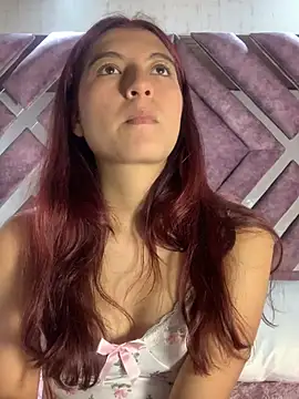 EveRave Pink online show from May 28, 2026, 4:02 pm