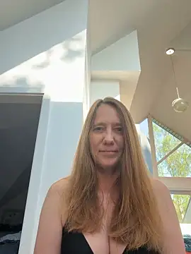  Melanie 83 online show from May 9, 2026, 4:54 pm