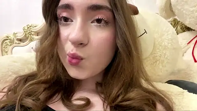 Rosie Sweety online show from May 17, 2026, 7:03 pm