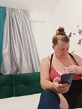 JuliaBestX online show from June 28, 2026, 1:12 am