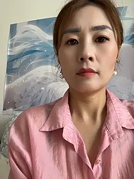 Snapshot of okgirl_23 chatting on August 9, 2026, 4:29 am okgirl 23 online show from August 9, 2026, 4:29 am