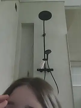 Snapshot of LeahBay chatting on July 2, 2026, 7:42 pm LeahBay online show from July 2, 2026, 7:42 pm