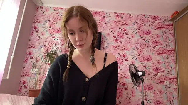 Snapshot of DaisyNoir_ chatting on May 25, 2026, 8:02 am DaisyNoir online show from May 25, 2026, 8:02 am