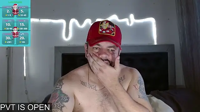 Snapshot of perverseveteranmanxxx chatting on December 14, 2025, 3:50 pm perverseveteranmanxxx online show from December 14, 2025, 3:50 pm