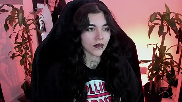 Snapshot of MissCharlottte_18 chatting on June 9, 2026, 4:46 am MissCharlottte 18 online show from June 9, 2026, 4:46 am