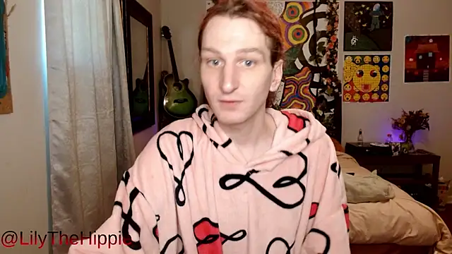 Snapshot of lilythehippie chatting on June 3, 2026, 5:06 pm lilythehippie online show from June 3, 2026, 5:06 pm