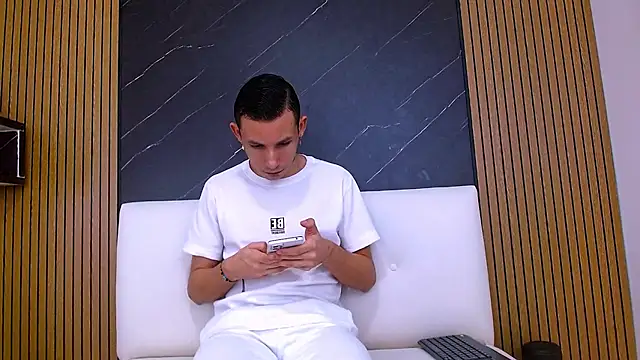 Isak Berekoa online show from June 26, 2026, 11:05 am