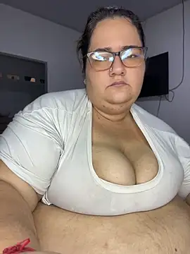 marianacooper1234 online show from June 12, 2026, 3:54 pm