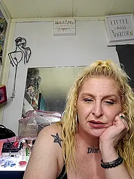 NutNmyGUTdaddy online show from June 4, 2026, 9:58 am