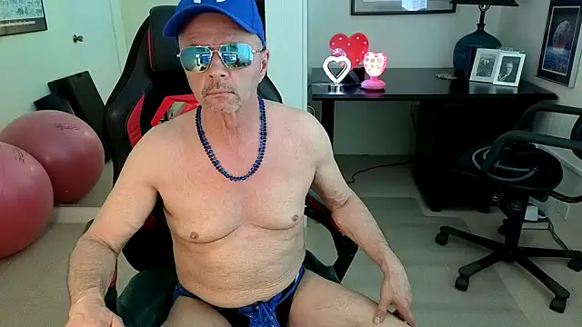 hotdadbod online show from September 19, 2025, 8:24 pm