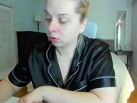 Laviora online show from June 1, 2026, 8:41 pm