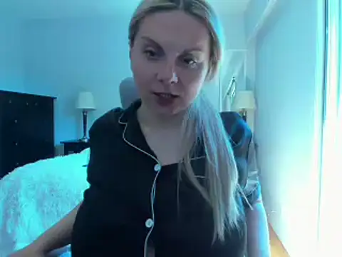 Laviora online show from May 27, 2026, 11:01 pm