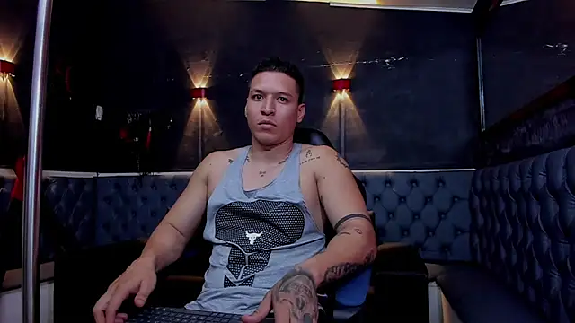 lucassimone  online show from May 16, 2026, 4:00 am