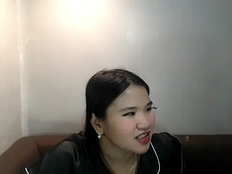 Snapshot of xLovelyMaxinex chatting on May 14, 2026, 9:28 am xLovelyMaxinex online show from May 14, 2026, 9:28 am