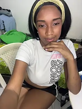 CandyDollXXX online show from May 13, 2026, 6:26 pm