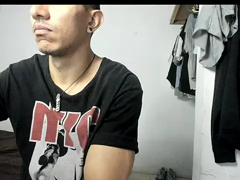 Snapshot of aquiles04 chatting on July 2, 2026, 9:10 pm aquiles04 online show from July 2, 2026, 9:10 pm