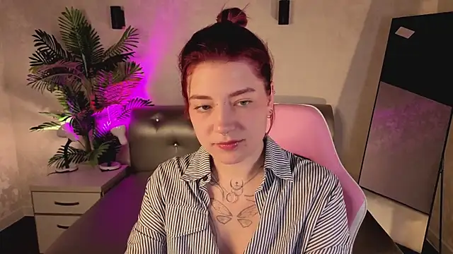 Snapshot of Nikki_Gringer chatting on June 10, 2026, 1:29 am Nikki Gringer online show from June 10, 2026, 1:29 am