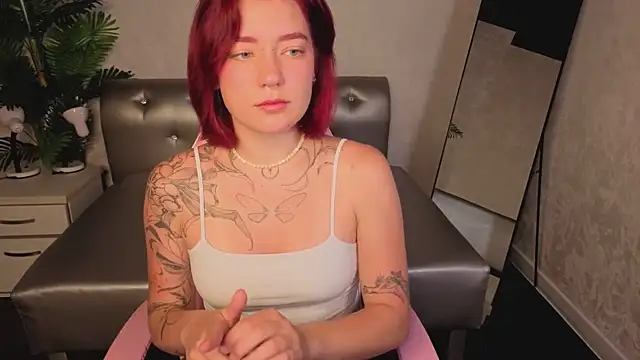 Snapshot of Nikki_Gringer chatting on June 17, 2026, 1:27 am Nikki Gringer online show from June 17, 2026, 1:27 am
