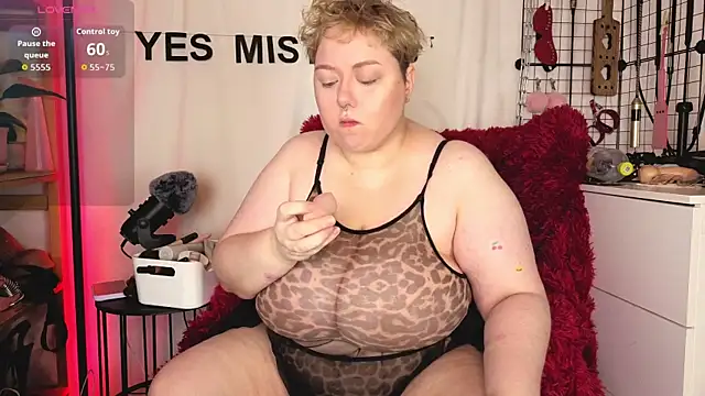 mistress molly online show from June 17, 2026, 6:02 am