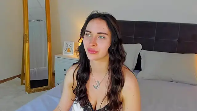 KellyWhites online show from June 5, 2026, 5:34 am