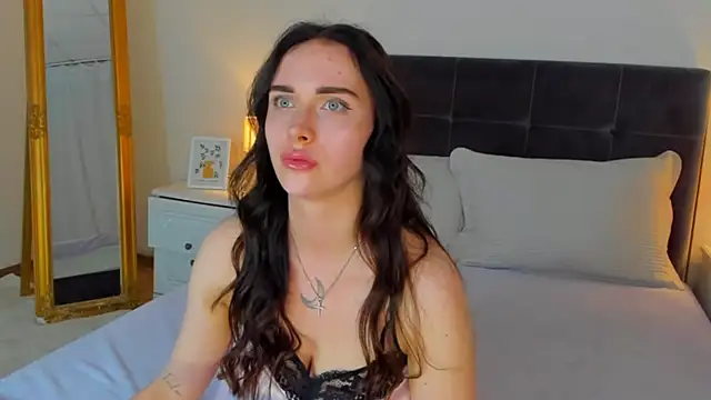 KellyWhites online show from June 13, 2026, 5:16 am