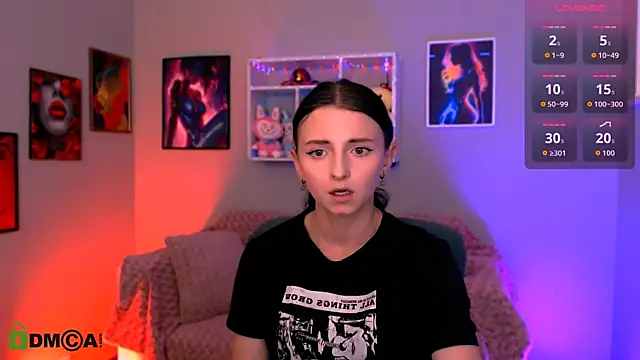 caroline honeyy online show from June 13, 2026, 7:45 pm