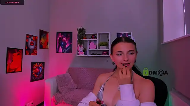 Snapshot of caroline_honeyy chatting on July 28, 2026, 12:59 pm caroline honeyy online show from July 28, 2026, 12:59 pm