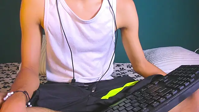 Snapshot of leonix_love chatting on July 1, 2026, 9:09 am leonix love online show from July 1, 2026, 9:09 am