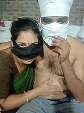 Snapshot of Hindicouple1 chatting on June 25, 2026, 4:01 pm Hindicouple1 online show from June 25, 2026, 4:01 pm