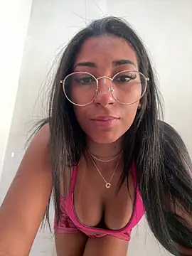 julia hoot online show from May 18, 2026, 12:21 pm