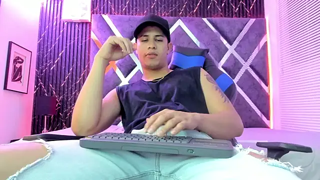 Snapshot of dominic_connor chatting on June 11, 2026, 3:25 am dominic connor online show from June 11, 2026, 3:25 am
