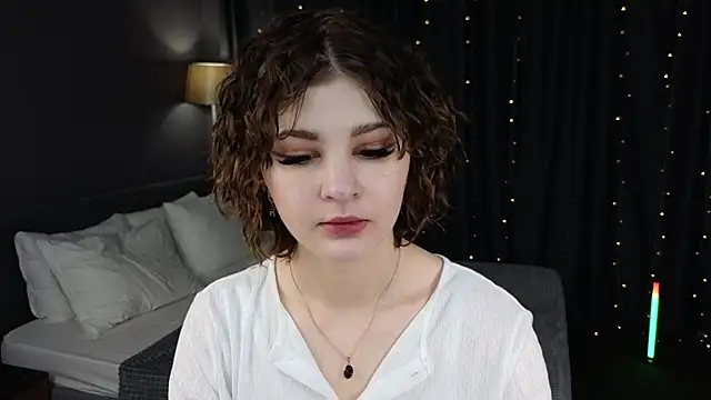 Snapshot of Kira__Fluffy chatting on June 7, 2026, 12:05 am Kira Fluffy online show from June 7, 2026, 12:05 am