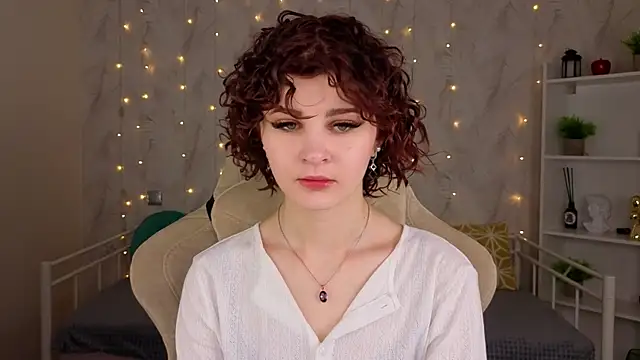 Snapshot of Kira__Fluffy chatting on June 14, 2026, 12:07 am Kira Fluffy online show from June 14, 2026, 12:07 am