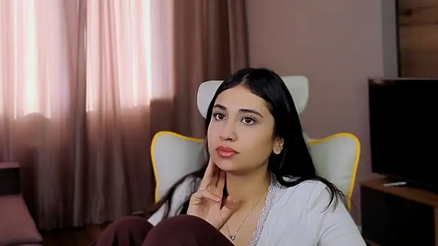 honeylanaa online show from May 22, 2026, 4:21 am