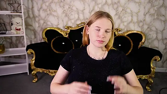NikkyReyyy online show from June 30, 2026, 5:40 am